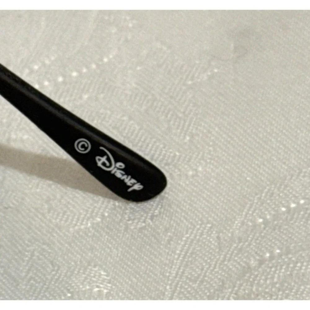 Disney‎ sunglasses feature Mickey Mouse silhouette on temple Black (Small/Kids)
